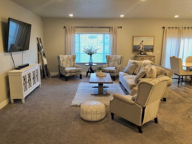 Photo - 595 Koins Way