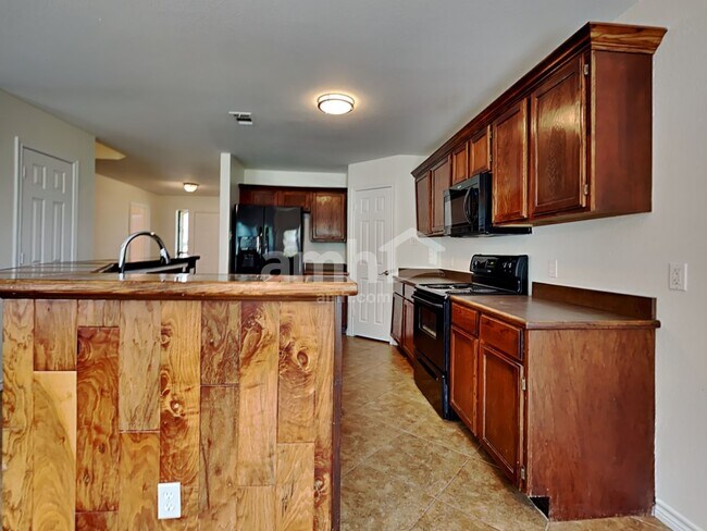 Photo - 315 Lakeside Dr