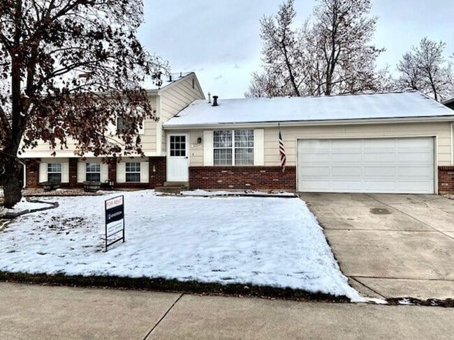 Building Photo - Gorgeous 4 Bed, 2 Bath Home in Central For...