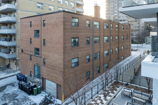 Photo - 587 Avenue Rd Unit 101