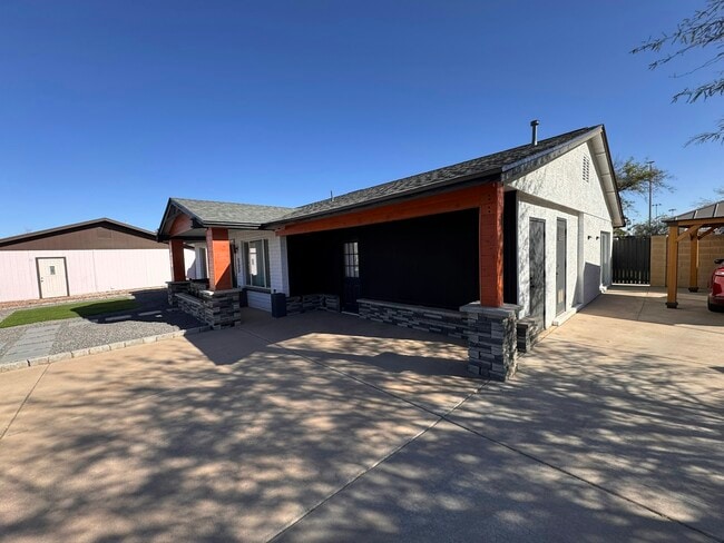 Photo - 207 E Julie Dr