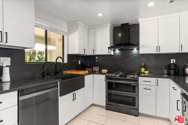 Photo - 2018 Griffith Park Blvd Unit 121