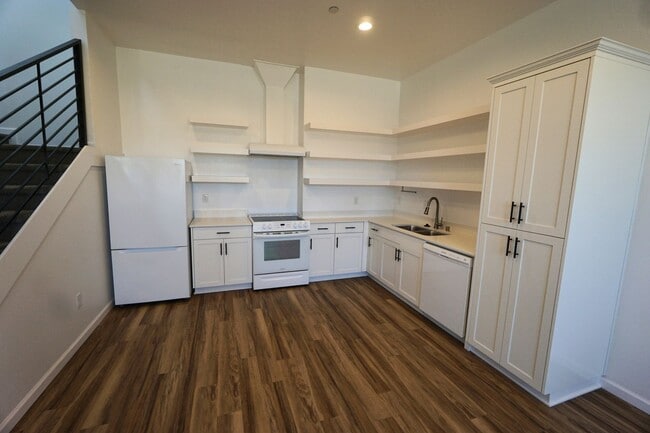 Photo - Villages of Patterson 2 Unit 805 Ashwood Ln