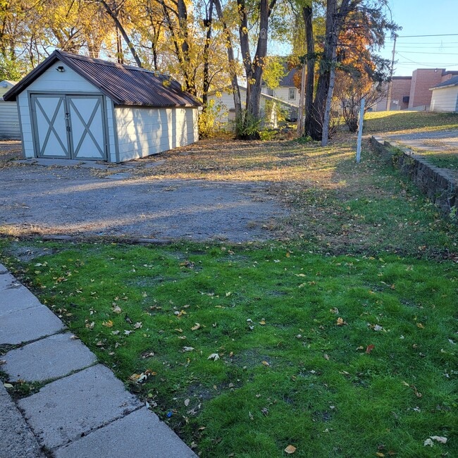 Photo - 242 9th Ave N