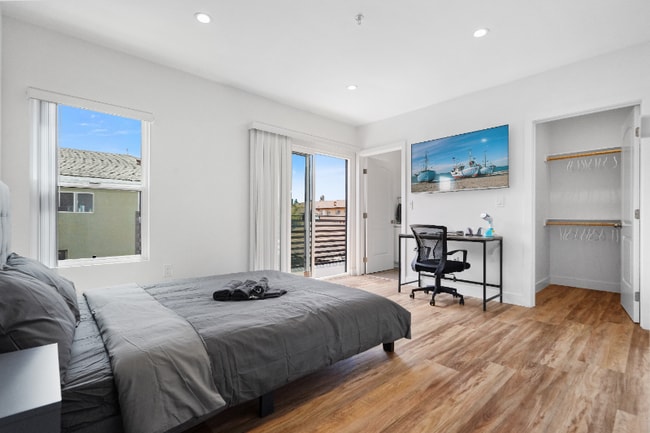 Building Photo - 9513 Baring Cross St