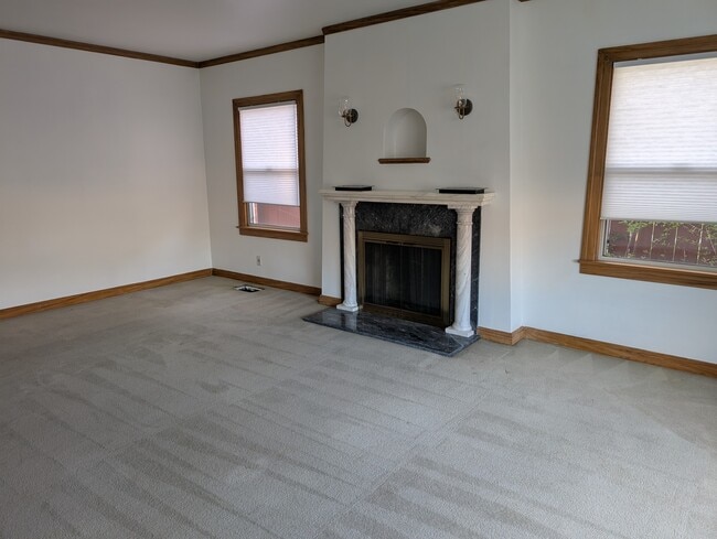 Living room - 400 N Tuxedo Ave
