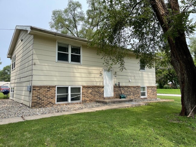Photo - 802 SE 10th St