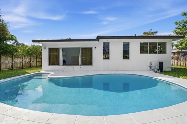 Photo - 10845 Peachtree Dr