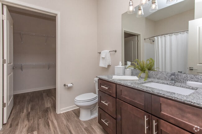 2BR, 2BA - 1215SF