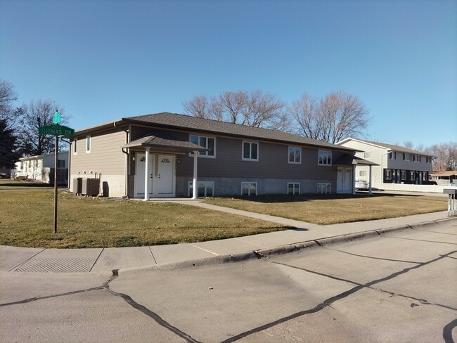 Building Photo - 605 Thomas Dr Unit 601 Thomas Drive Hastings, NE 68901