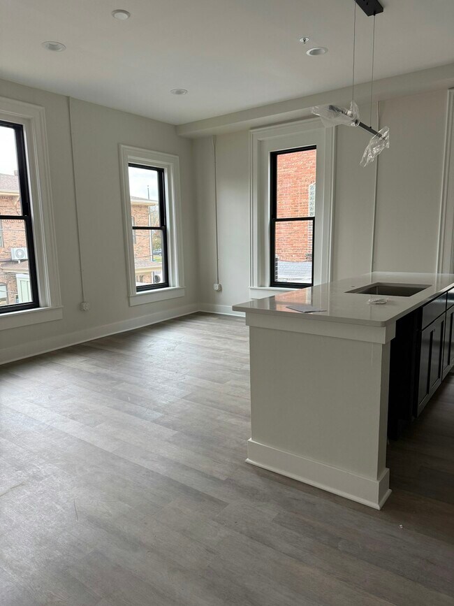 Photo - 106 E Erie St Unit 2A