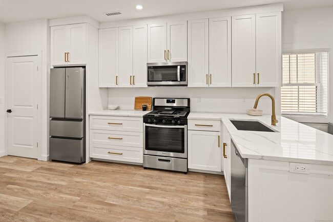 Photo - 211 Ferry Blvd Unit 203