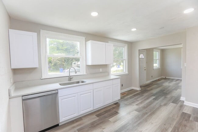 Photo - 209 Pennington Blvd