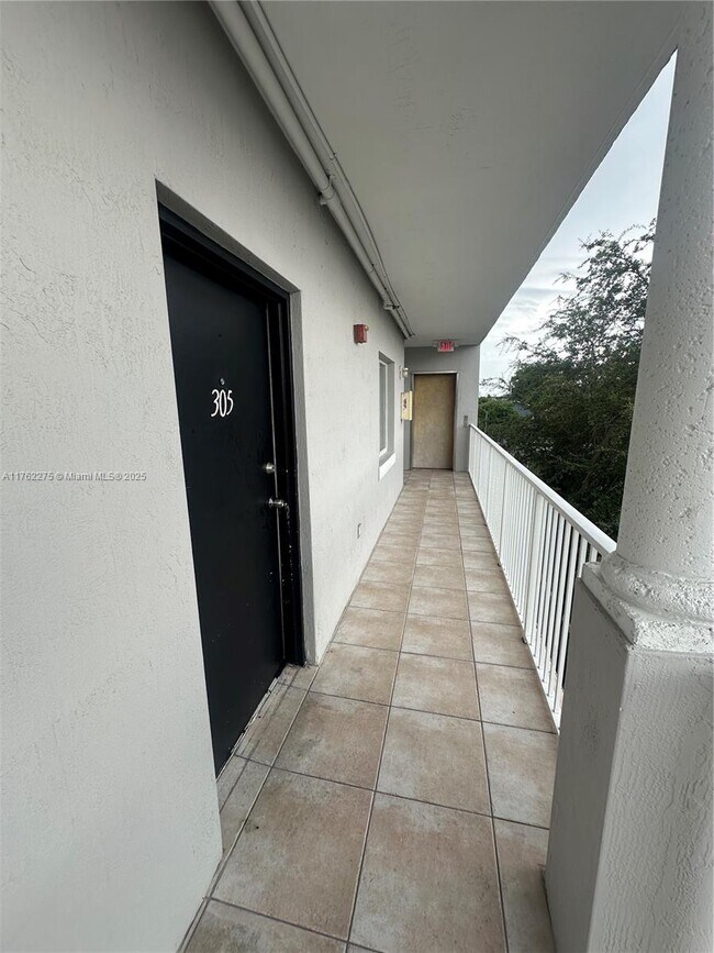 Photo - 1453 SW 3rd St Unit 305