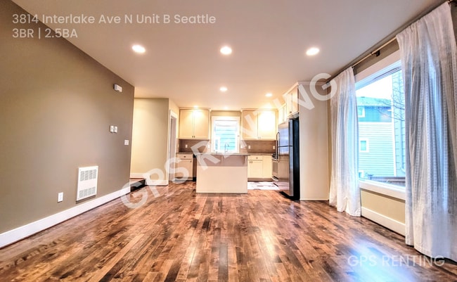 Photo - 3814 Interlake Ave N