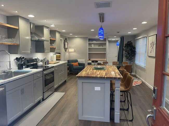 Building Photo - 60 Rugg Rd Unit A