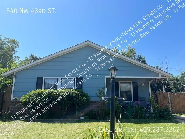 Three bedroom home near Uptown! - Three bedroom home near Uptown!