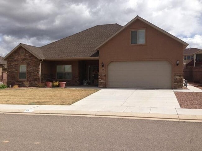 Building Photo - 3 bed 2 bath single family home