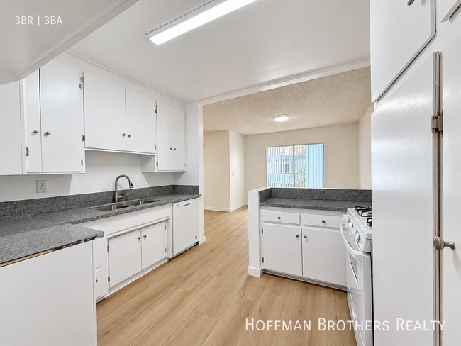 6035 Whitsett Ave Unit 208