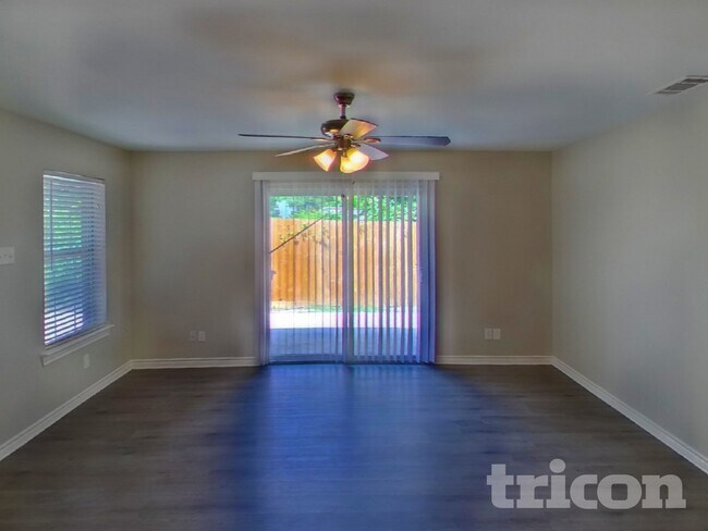 Photo - 185 Trout St