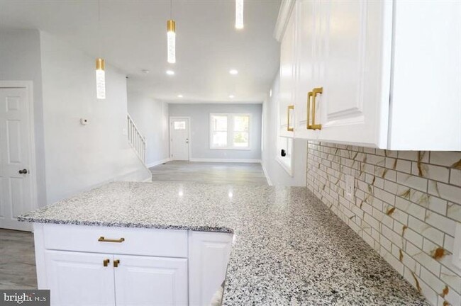 Photo - 523 W 26th St