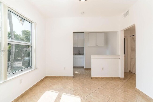Photo - 694 NE 76th St Unidad 2