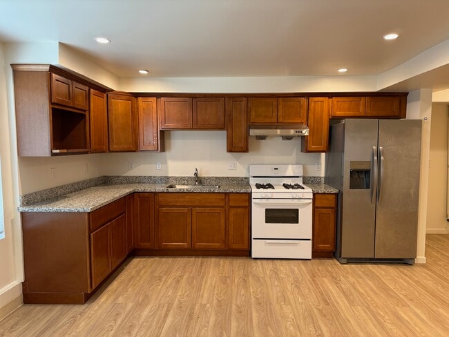 Photo - 1551 Santa Clara Ave Unit 4