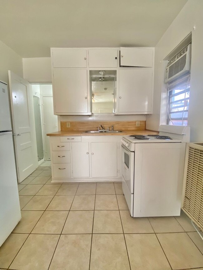 Photo - 2324 28th St Unit Rear B