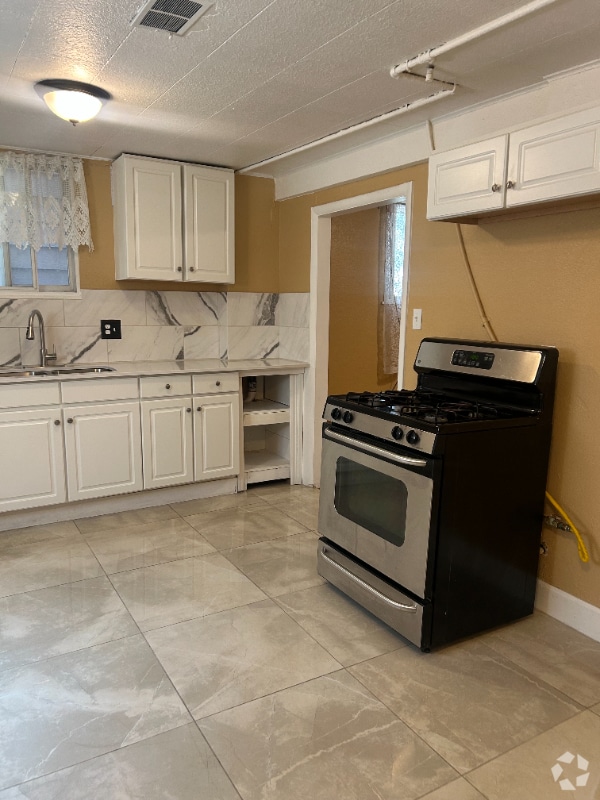 Building Photo - 4519 Cook St Rental