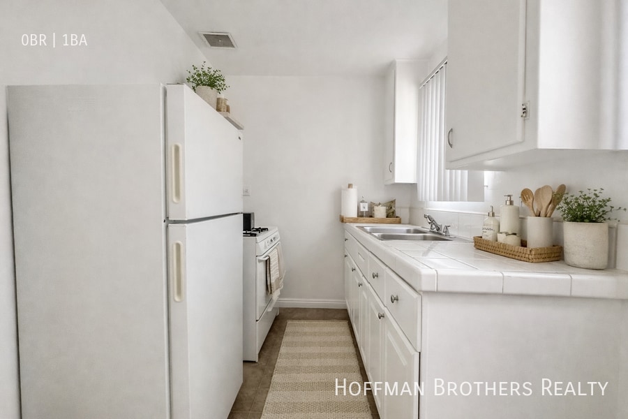 Photo - 1350 N Citrus Ave Unidad 10