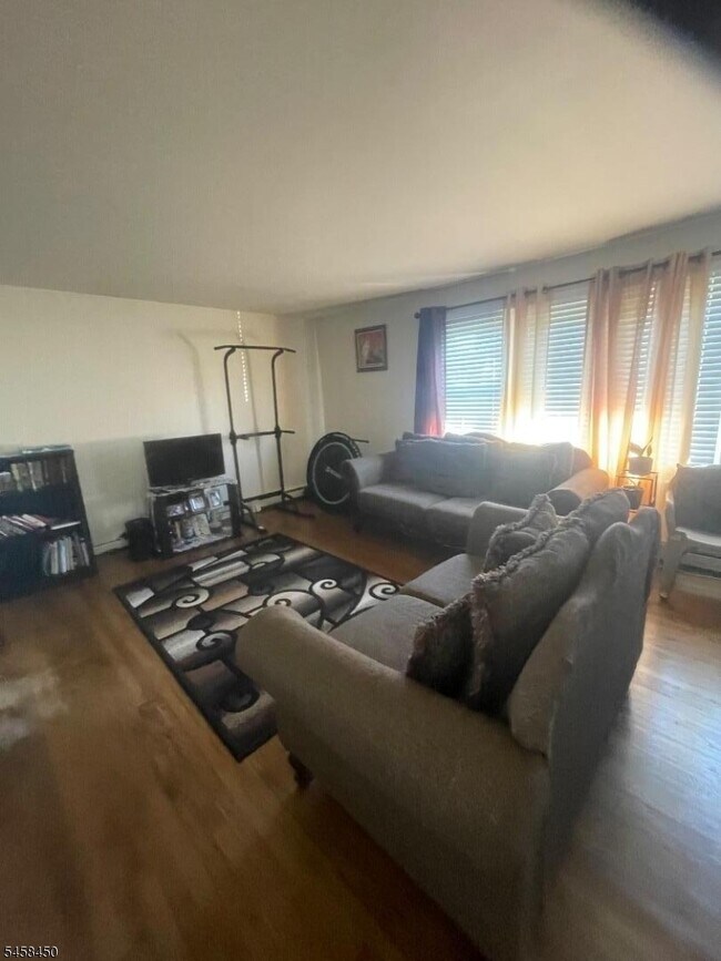 156 6th Ave