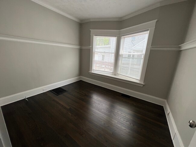 Photo - 607 Fulton St E