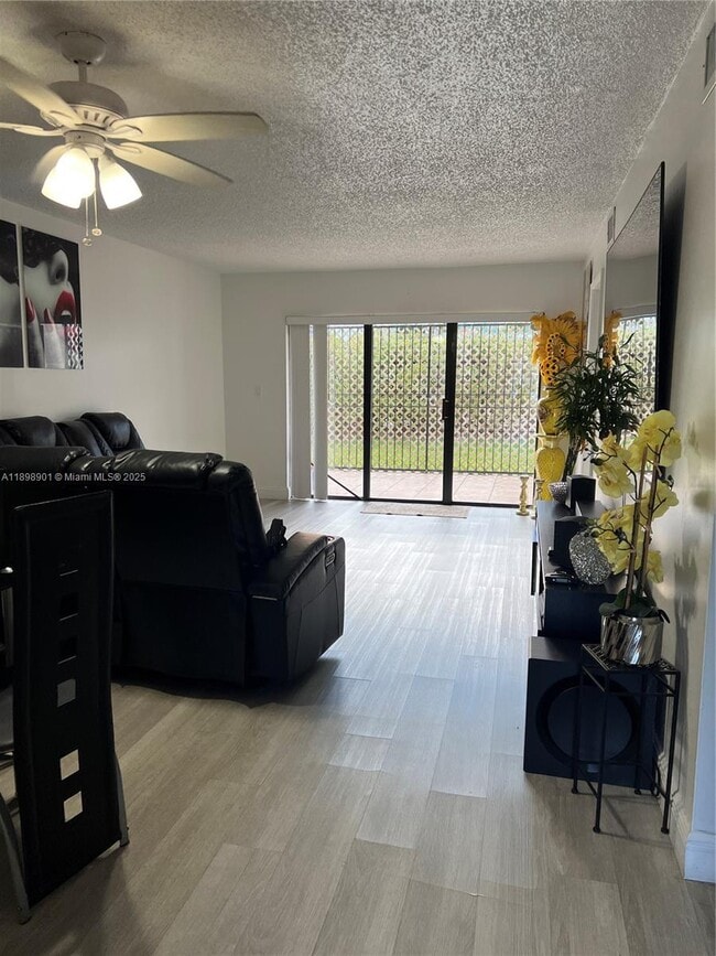 Photo - 8879A Fontainebleau Blvd Unidad 105