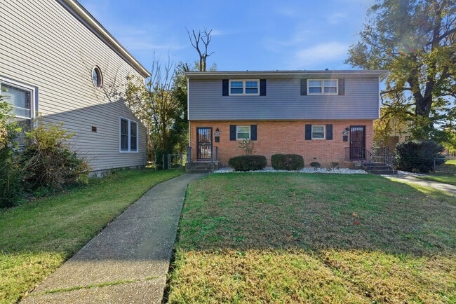 Photo - Charming 2-Bedroom Home with Hardwood Floors in North Highland Park