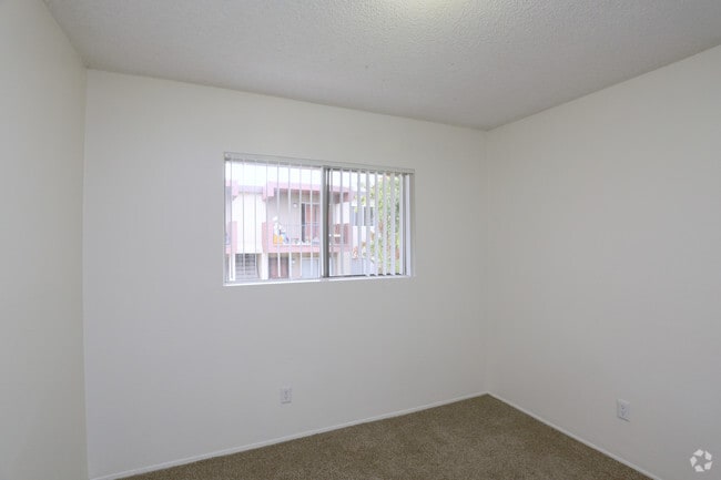 3 BR, 2.5 BA - 1360 SF