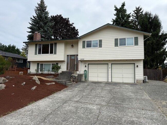 Building Photo - Tastefully Updated Kingsgate home!