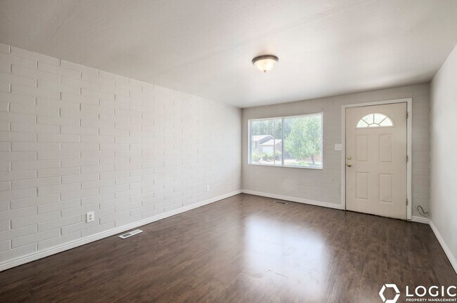 Photo - 39 S 860 E St