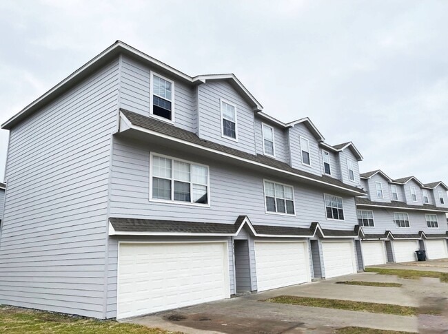 Building Photo - 6710 S Utica Pl Rental