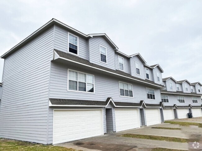 Building Photo - 6710 S Utica Pl Rental