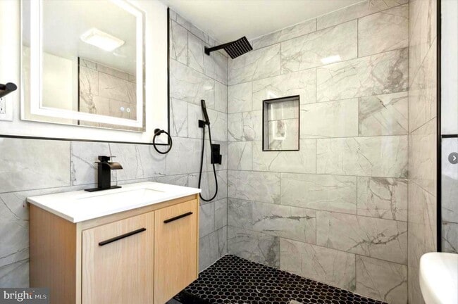 Photo - 109 W Thompson St