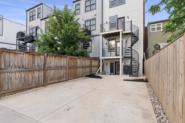 Photo - 2608 4th St NE Unit 1