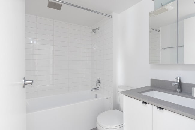 Photo - Hollyburn Plaza Unit 00402