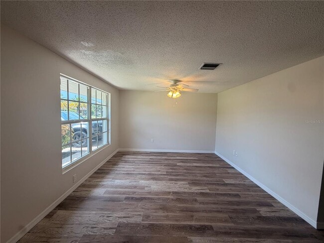 Photo - 4694 Nele St