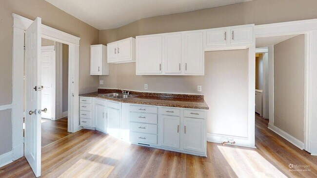 Building Photo - 2818 E 119th St Unit 2818 E 119th Down