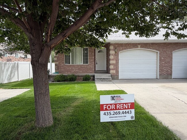 Building Photo - Welcome to this Two-Bedroom Duplex in Santaquin, UT
