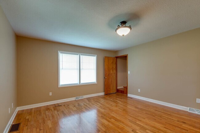 Photo - Country House in the Rock Creek School Dis...