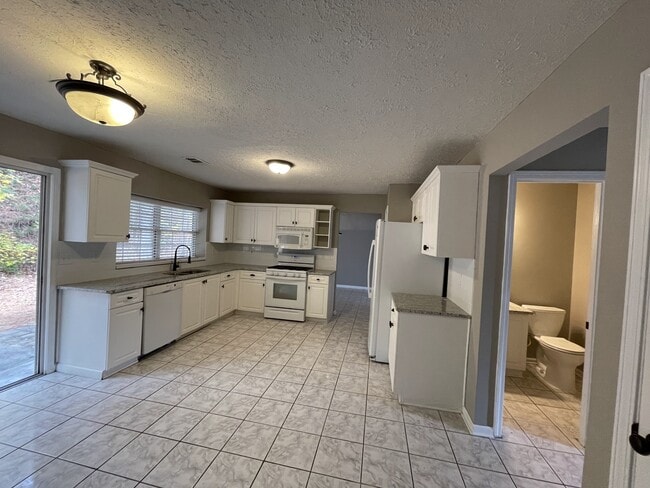 Building Photo - 3790 Oak Park Dr