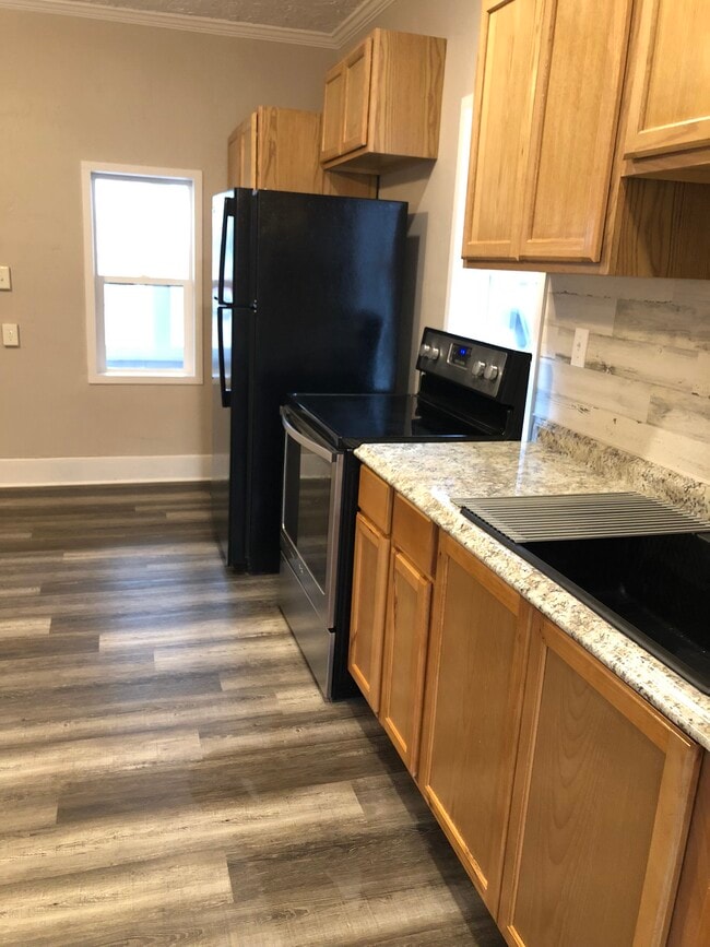 Photo - 507 Douglas St