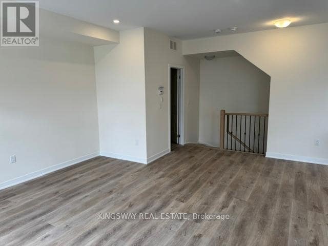 Photo - 1695 Dersan St