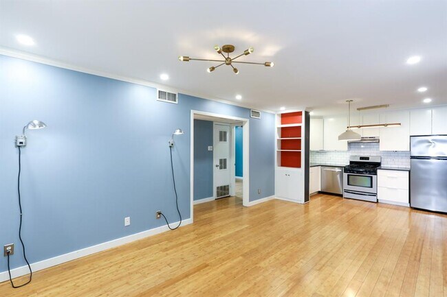 Photo - 1304 Summit St Unit 209